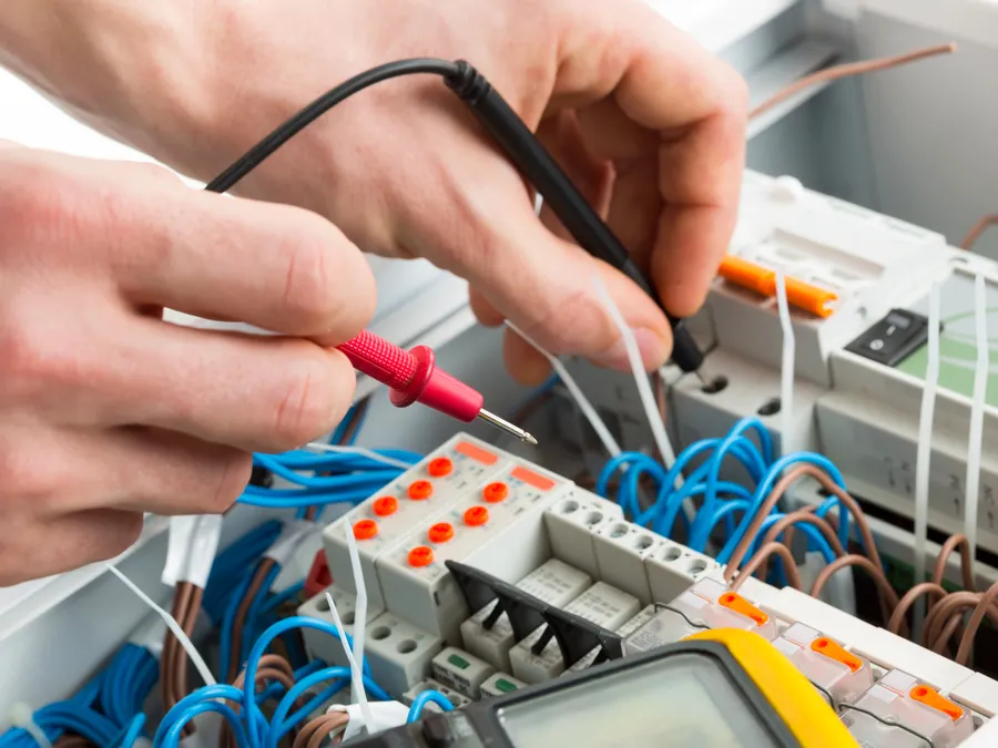 Mise aux normes par un électricien à Paris